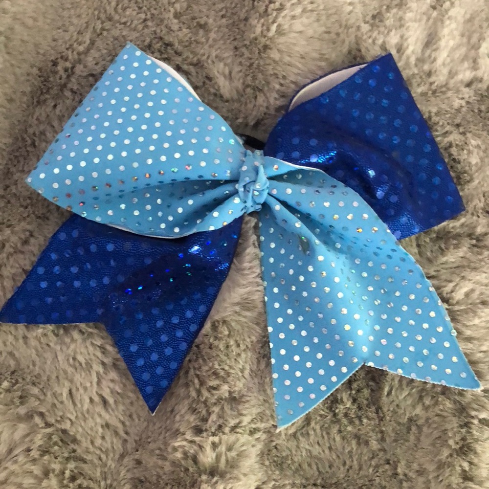 Cheer bow